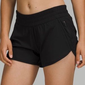 Lulelemon tracker low rise 4” short black size 4